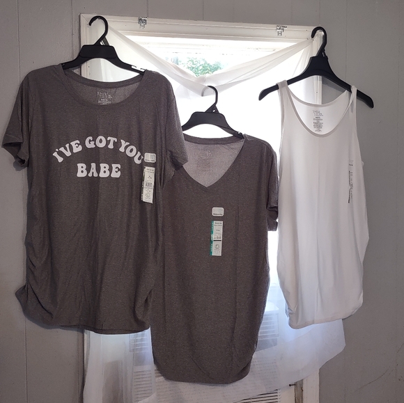 3 maternity tops - Picture 2 of 16